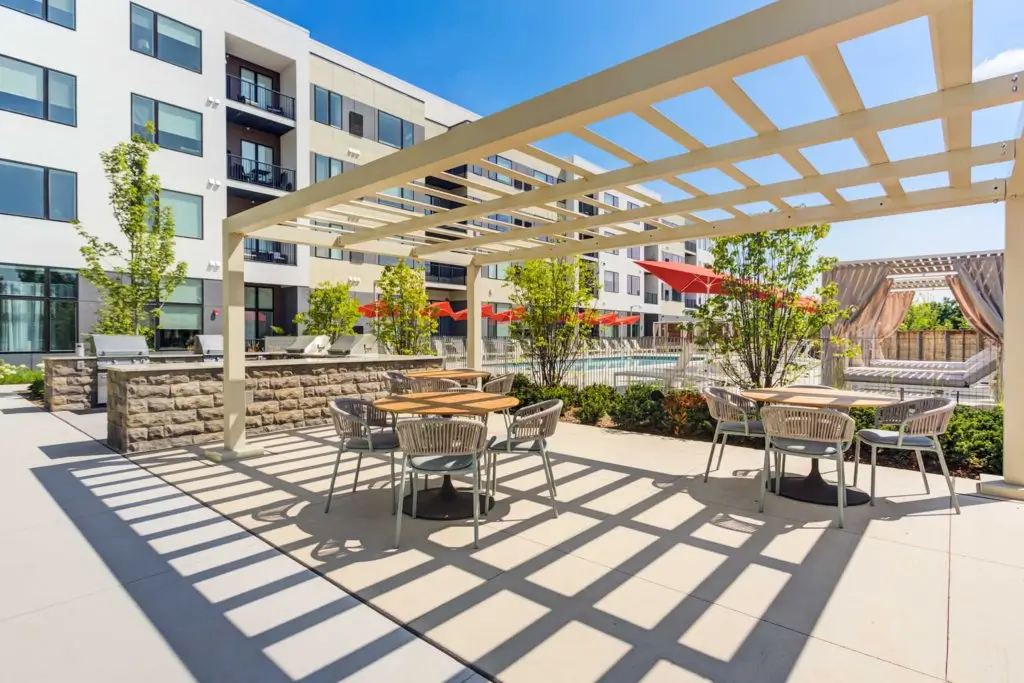 outside view of the domain citygate apartments in naperville